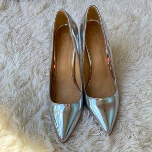 Women’s Silver Pump